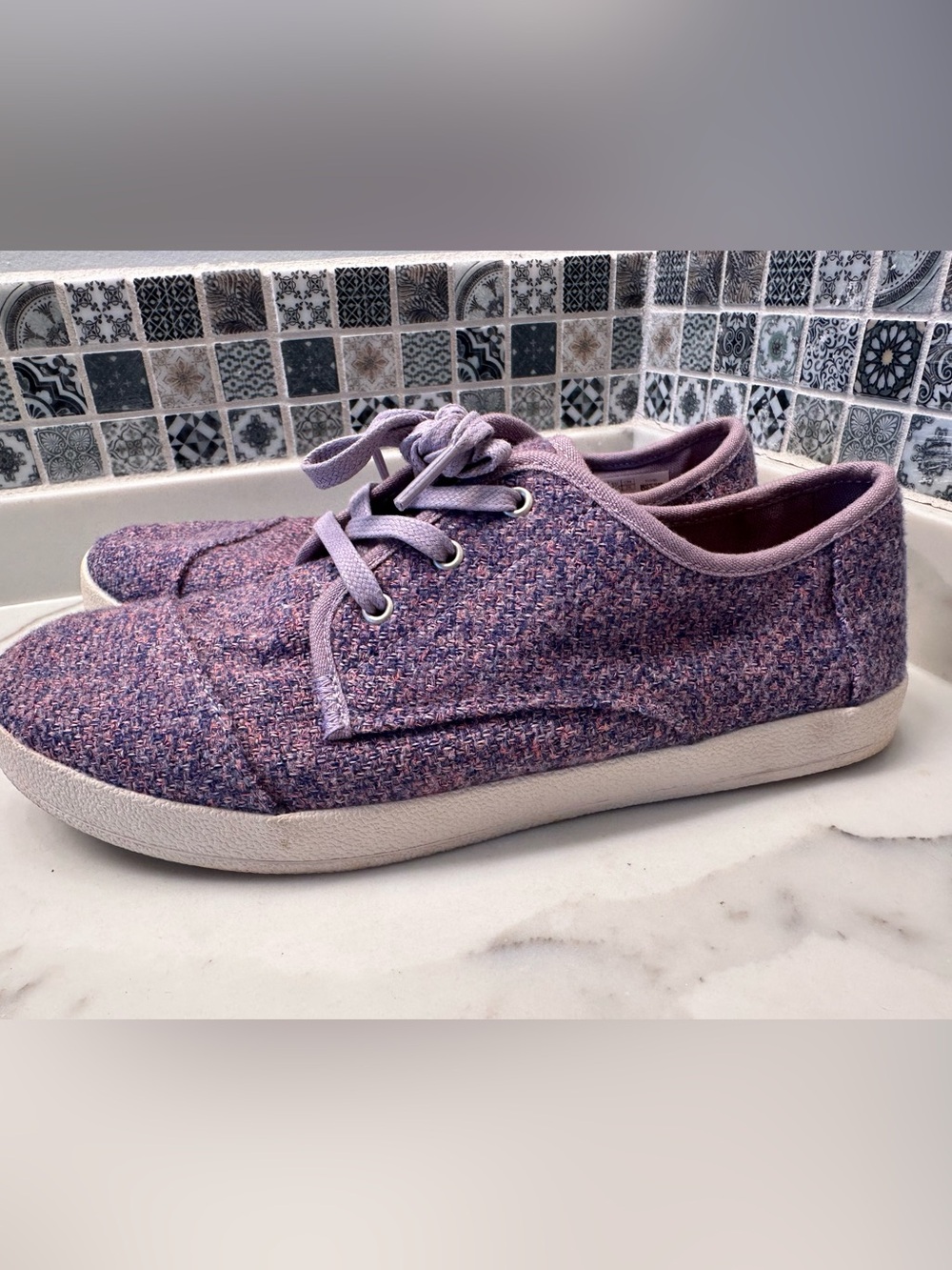 Tom’s purple sneakers tennis shoes 8 worn one time excellent condition